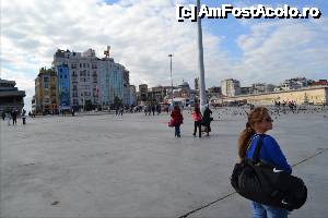 [P15] Taksim, noua infatisare. Au bagat vechile drumuri pe sub pamant si au betonat. Septembrie 2013.  » foto by TraianS
 - 
<span class="allrVoted glyphicon glyphicon-heart hidden" id="av480923"></span>
<a class="m-l-10 hidden" id="sv480923" onclick="voting_Foto_DelVot(,480923,18417)" role="button">șterge vot <span class="glyphicon glyphicon-remove"></span></a>
<a id="v9480923" class=" c-red"  onclick="voting_Foto_SetVot(480923)" role="button"><span class="glyphicon glyphicon-heart-empty"></span> <b>LIKE</b> = Votează poza</a> <img class="hidden"  id="f480923W9" src="/imagini/loader.gif" border="0" /><span class="AjErrMes hidden" id="e480923ErM"></span>