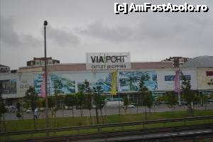 [P09] Outletul Viaport, in apropiere de aeroportul Sabiha.  » foto by TraianS
 - 
<span class="allrVoted glyphicon glyphicon-heart hidden" id="av480916"></span>
<a class="m-l-10 hidden" id="sv480916" onclick="voting_Foto_DelVot(,480916,18417)" role="button">șterge vot <span class="glyphicon glyphicon-remove"></span></a>
<a id="v9480916" class=" c-red"  onclick="voting_Foto_SetVot(480916)" role="button"><span class="glyphicon glyphicon-heart-empty"></span> <b>LIKE</b> = Votează poza</a> <img class="hidden"  id="f480916W9" src="/imagini/loader.gif" border="0" /><span class="AjErrMes hidden" id="e480916ErM"></span>