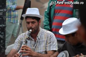 [P23] Street musician. Kadıkoy.  » foto by TraianS
 - 
<span class="allrVoted glyphicon glyphicon-heart hidden" id="av514507"></span>
<a class="m-l-10 hidden" id="sv514507" onclick="voting_Foto_DelVot(,514507,18417)" role="button">șterge vot <span class="glyphicon glyphicon-remove"></span></a>
<a id="v9514507" class=" c-red"  onclick="voting_Foto_SetVot(514507)" role="button"><span class="glyphicon glyphicon-heart-empty"></span> <b>LIKE</b> = Votează poza</a> <img class="hidden"  id="f514507W9" src="/imagini/loader.gif" border="0" /><span class="AjErrMes hidden" id="e514507ErM"></span>