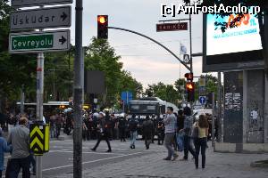 [P27] Fortele politiei, care stateau pe langa port. Showul a inceput cand s-a lasat seara. Kadıkoy.  » foto by TraianS
 - 
<span class="allrVoted glyphicon glyphicon-heart hidden" id="av514514"></span>
<a class="m-l-10 hidden" id="sv514514" onclick="voting_Foto_DelVot(,514514,18417)" role="button">șterge vot <span class="glyphicon glyphicon-remove"></span></a>
<a id="v9514514" class=" c-red"  onclick="voting_Foto_SetVot(514514)" role="button"><span class="glyphicon glyphicon-heart-empty"></span> <b>LIKE</b> = Votează poza</a> <img class="hidden"  id="f514514W9" src="/imagini/loader.gif" border="0" /><span class="AjErrMes hidden" id="e514514ErM"></span>