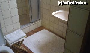 [P17] Imagini din baie. Fruhstuckspension Pachler din Gosau, Austria.  » foto by traian.leuca †
 - 
<span class="allrVoted glyphicon glyphicon-heart hidden" id="av617719"></span>
<a class="m-l-10 hidden" id="sv617719" onclick="voting_Foto_DelVot(,617719,18422)" role="button">șterge vot <span class="glyphicon glyphicon-remove"></span></a>
<a id="v9617719" class=" c-red"  onclick="voting_Foto_SetVot(617719)" role="button"><span class="glyphicon glyphicon-heart-empty"></span> <b>LIKE</b> = Votează poza</a> <img class="hidden"  id="f617719W9" src="/imagini/loader.gif" border="0" /><span class="AjErrMes hidden" id="e617719ErM"></span>