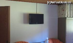 [P20] Televizorul din cameră. Fruhstuckspension Pachler din Gosau, Austria.  » foto by traian.leuca †
 - 
<span class="allrVoted glyphicon glyphicon-heart hidden" id="av617722"></span>
<a class="m-l-10 hidden" id="sv617722" onclick="voting_Foto_DelVot(,617722,18422)" role="button">șterge vot <span class="glyphicon glyphicon-remove"></span></a>
<a id="v9617722" class=" c-red"  onclick="voting_Foto_SetVot(617722)" role="button"><span class="glyphicon glyphicon-heart-empty"></span> <b>LIKE</b> = Votează poza</a> <img class="hidden"  id="f617722W9" src="/imagini/loader.gif" border="0" /><span class="AjErrMes hidden" id="e617722ErM"></span>