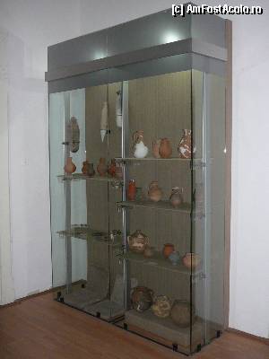 [P22] O alta vitrina din aceeasi sala » foto by Claudiu U.
 - 
<span class="allrVoted glyphicon glyphicon-heart hidden" id="av363866"></span>
<a class="m-l-10 hidden" id="sv363866" onclick="voting_Foto_DelVot(,363866,18445)" role="button">șterge vot <span class="glyphicon glyphicon-remove"></span></a>
<a id="v9363866" class=" c-red"  onclick="voting_Foto_SetVot(363866)" role="button"><span class="glyphicon glyphicon-heart-empty"></span> <b>LIKE</b> = Votează poza</a> <img class="hidden"  id="f363866W9" src="/imagini/loader.gif" border="0" /><span class="AjErrMes hidden" id="e363866ErM"></span>