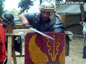[P15] Subsemnatul, imbracat cu o armura a Asociatiei Terra Dacica » foto by pepsi70ro
 - 
<span class="allrVoted glyphicon glyphicon-heart hidden" id="av354720"></span>
<a class="m-l-10 hidden" id="sv354720" onclick="voting_Foto_DelVot(,354720,18447)" role="button">șterge vot <span class="glyphicon glyphicon-remove"></span></a>
<a id="v9354720" class=" c-red"  onclick="voting_Foto_SetVot(354720)" role="button"><span class="glyphicon glyphicon-heart-empty"></span> <b>LIKE</b> = Votează poza</a> <img class="hidden"  id="f354720W9" src="/imagini/loader.gif" border="0" /><span class="AjErrMes hidden" id="e354720ErM"></span>