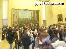 [P05] Mona Lisa se afla in aceeasi sala cu inca un tablou celebru 'Nunta din Cana Galileii' dar multimea vad ca are ochi doar pentru Mona Lisa care se afla la dreapta, dupa un cordon » foto by dorgo
 - 
<span class="allrVoted glyphicon glyphicon-heart hidden" id="av191000"></span>
<a class="m-l-10 hidden" id="sv191000" onclick="voting_Foto_DelVot(,191000,18451)" role="button">șterge vot <span class="glyphicon glyphicon-remove"></span></a>
<a id="v9191000" class=" c-red"  onclick="voting_Foto_SetVot(191000)" role="button"><span class="glyphicon glyphicon-heart-empty"></span> <b>LIKE</b> = Votează poza</a> <img class="hidden"  id="f191000W9" src="/imagini/loader.gif" border="0" /><span class="AjErrMes hidden" id="e191000ErM"></span>