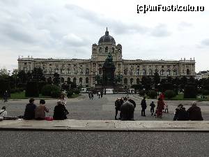 [P03] Si fratele geaman Muzeul de Istorie si Arta aflat vis a vis intre cele doua muzee ansamblul statuar din piata Maria Theresia » foto by claudiu 71
 - 
<span class="allrVoted glyphicon glyphicon-heart hidden" id="av619472"></span>
<a class="m-l-10 hidden" id="sv619472" onclick="voting_Foto_DelVot(,619472,18455)" role="button">șterge vot <span class="glyphicon glyphicon-remove"></span></a>
<a id="v9619472" class=" c-red"  onclick="voting_Foto_SetVot(619472)" role="button"><span class="glyphicon glyphicon-heart-empty"></span> <b>LIKE</b> = Votează poza</a> <img class="hidden"  id="f619472W9" src="/imagini/loader.gif" border="0" /><span class="AjErrMes hidden" id="e619472ErM"></span>
