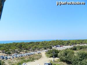 [P06] vederea la mare, jos parcarea inca neamenajata, intre hotel si plaja se observa padurea de pini unde este camping. Se pot observa si maxi taxi-DOLMUS care au capatul chiar aici » foto by ruxy67
 - 
<span class="allrVoted glyphicon glyphicon-heart hidden" id="av667059"></span>
<a class="m-l-10 hidden" id="sv667059" onclick="voting_Foto_DelVot(,667059,18472)" role="button">șterge vot <span class="glyphicon glyphicon-remove"></span></a>
<a id="v9667059" class=" c-red"  onclick="voting_Foto_SetVot(667059)" role="button"><span class="glyphicon glyphicon-heart-empty"></span> <b>LIKE</b> = Votează poza</a> <img class="hidden"  id="f667059W9" src="/imagini/loader.gif" border="0" /><span class="AjErrMes hidden" id="e667059ErM"></span>