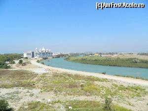 [P07] vedere spre raul Manavgat, navigabil. Se poate observa zona neamenajata intre hotel si rau » foto by ruxy67
 - 
<span class="allrVoted glyphicon glyphicon-heart hidden" id="av667060"></span>
<a class="m-l-10 hidden" id="sv667060" onclick="voting_Foto_DelVot(,667060,18472)" role="button">șterge vot <span class="glyphicon glyphicon-remove"></span></a>
<a id="v9667060" class=" c-red"  onclick="voting_Foto_SetVot(667060)" role="button"><span class="glyphicon glyphicon-heart-empty"></span> <b>LIKE</b> = Votează poza</a> <img class="hidden"  id="f667060W9" src="/imagini/loader.gif" border="0" /><span class="AjErrMes hidden" id="e667060ErM"></span>