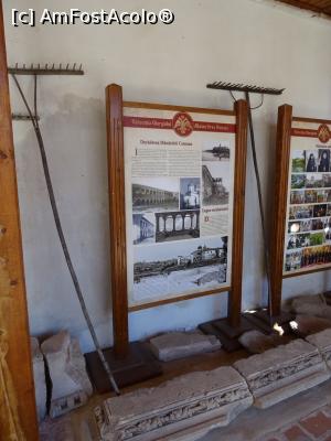[P14] Exponate etnografice, piese din lapidarium și panouri informative situate la parterul muzeului - Mănăstirea Comana.  » foto by tata123 🔱
 - 
<span class="allrVoted glyphicon glyphicon-heart hidden" id="av1019294"></span>
<a class="m-l-10 hidden" id="sv1019294" onclick="voting_Foto_DelVot(,1019294,18496)" role="button">șterge vot <span class="glyphicon glyphicon-remove"></span></a>
<a id="v91019294" class=" c-red"  onclick="voting_Foto_SetVot(1019294)" role="button"><span class="glyphicon glyphicon-heart-empty"></span> <b>LIKE</b> = Votează poza</a> <img class="hidden"  id="f1019294W9" src="/imagini/loader.gif" border="0" /><span class="AjErrMes hidden" id="e1019294ErM"></span>