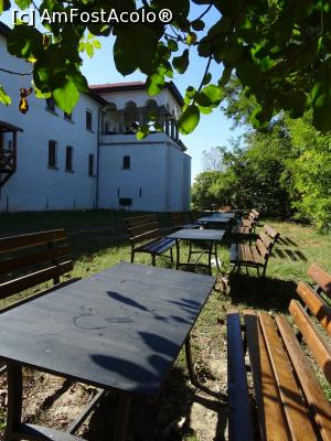 [P17] Spațiul exterior din afara zidurilor - Mănăstirea Comana.  » foto by tata123 🔱
 - 
<span class="allrVoted glyphicon glyphicon-heart hidden" id="av1019297"></span>
<a class="m-l-10 hidden" id="sv1019297" onclick="voting_Foto_DelVot(,1019297,18496)" role="button">șterge vot <span class="glyphicon glyphicon-remove"></span></a>
<a id="v91019297" class=" c-red"  onclick="voting_Foto_SetVot(1019297)" role="button"><span class="glyphicon glyphicon-heart-empty"></span> <b>LIKE</b> = Votează poza</a> <img class="hidden"  id="f1019297W9" src="/imagini/loader.gif" border="0" /><span class="AjErrMes hidden" id="e1019297ErM"></span>