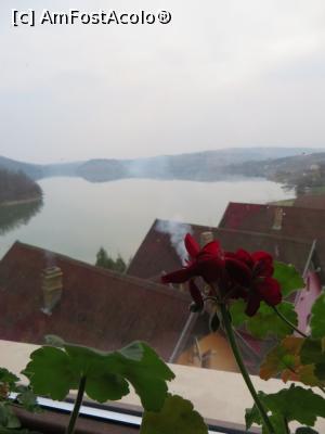 [P07] Pe scările spre etaj - vedere spre vile și lacul Cinciș.  » foto by tata123 🔱
 - 
<span class="allrVoted glyphicon glyphicon-heart hidden" id="av723780"></span>
<a class="m-l-10 hidden" id="sv723780" onclick="voting_Foto_DelVot(,723780,18505)" role="button">șterge vot <span class="glyphicon glyphicon-remove"></span></a>
<a id="v9723780" class=" c-red"  onclick="voting_Foto_SetVot(723780)" role="button"><span class="glyphicon glyphicon-heart-empty"></span> <b>LIKE</b> = Votează poza</a> <img class="hidden"  id="f723780W9" src="/imagini/loader.gif" border="0" /><span class="AjErrMes hidden" id="e723780ErM"></span>