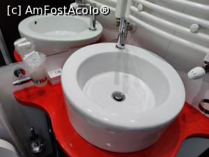 [P12] West City Hotel [Florești] - baia camerei single standard » foto by creivean
 - 
<span class="allrVoted glyphicon glyphicon-heart hidden" id="av1309190"></span>
<a class="m-l-10 hidden" id="sv1309190" onclick="voting_Foto_DelVot(,1309190,18506)" role="button">șterge vot <span class="glyphicon glyphicon-remove"></span></a>
<a id="v91309190" class=" c-red"  onclick="voting_Foto_SetVot(1309190)" role="button"><span class="glyphicon glyphicon-heart-empty"></span> <b>LIKE</b> = Votează poza</a> <img class="hidden"  id="f1309190W9" src="/imagini/loader.gif" border="0" /><span class="AjErrMes hidden" id="e1309190ErM"></span>