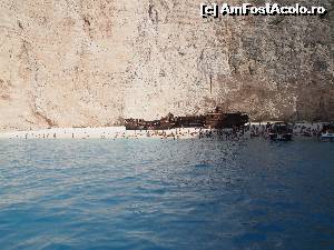 [P11] Navagio- epava si plaja pe jumatate la umbra » foto by luciaoradea
 - 
<span class="allrVoted glyphicon glyphicon-heart hidden" id="av665597"></span>
<a class="m-l-10 hidden" id="sv665597" onclick="voting_Foto_DelVot(,665597,18547)" role="button">șterge vot <span class="glyphicon glyphicon-remove"></span></a>
<a id="v9665597" class=" c-red"  onclick="voting_Foto_SetVot(665597)" role="button"><span class="glyphicon glyphicon-heart-empty"></span> <b>LIKE</b> = Votează poza</a> <img class="hidden"  id="f665597W9" src="/imagini/loader.gif" border="0" /><span class="AjErrMes hidden" id="e665597ErM"></span>