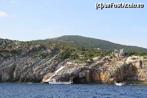 [P03] Blue caves - barcute asteptand sa intre in pesteri » foto by nosferatoo
 - 
<span class="allrVoted glyphicon glyphicon-heart hidden" id="av563885"></span>
<a class="m-l-10 hidden" id="sv563885" onclick="voting_Foto_DelVot(,563885,18547)" role="button">șterge vot <span class="glyphicon glyphicon-remove"></span></a>
<a id="v9563885" class=" c-red"  onclick="voting_Foto_SetVot(563885)" role="button"><span class="glyphicon glyphicon-heart-empty"></span> <b>LIKE</b> = Votează poza</a> <img class="hidden"  id="f563885W9" src="/imagini/loader.gif" border="0" /><span class="AjErrMes hidden" id="e563885ErM"></span>