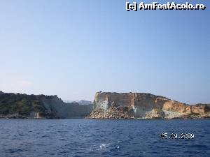 [P45] O plaja foarte mica, aproape semicirculara 'excavata' in calcarul tarmului » foto by irinad
 - 
<span class="allrVoted glyphicon glyphicon-heart hidden" id="av602157"></span>
<a class="m-l-10 hidden" id="sv602157" onclick="voting_Foto_DelVot(,602157,18547)" role="button">șterge vot <span class="glyphicon glyphicon-remove"></span></a>
<a id="v9602157" class=" c-red"  onclick="voting_Foto_SetVot(602157)" role="button"><span class="glyphicon glyphicon-heart-empty"></span> <b>LIKE</b> = Votează poza</a> <img class="hidden"  id="f602157W9" src="/imagini/loader.gif" border="0" /><span class="AjErrMes hidden" id="e602157ErM"></span>