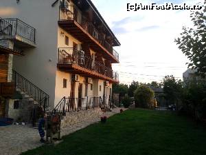 [P03] Pensiunea Casa Șerban - curtea, văzută stând cu spatele la foișor » foto by le_maitre
 - 
<span class="allrVoted glyphicon glyphicon-heart hidden" id="av626202"></span>
<a class="m-l-10 hidden" id="sv626202" onclick="voting_Foto_DelVot(,626202,18576)" role="button">șterge vot <span class="glyphicon glyphicon-remove"></span></a>
<a id="v9626202" class=" c-red"  onclick="voting_Foto_SetVot(626202)" role="button"><span class="glyphicon glyphicon-heart-empty"></span> <b>LIKE</b> = Votează poza</a> <img class="hidden"  id="f626202W9" src="/imagini/loader.gif" border="0" /><span class="AjErrMes hidden" id="e626202ErM"></span>
