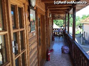 [P07] In ''cabana'', pridvorul, camerele pe stanga » foto by Dan&Ema
 - 
<span class="allrVoted glyphicon glyphicon-heart hidden" id="av626234"></span>
<a class="m-l-10 hidden" id="sv626234" onclick="voting_Foto_DelVot(,626234,18579)" role="button">șterge vot <span class="glyphicon glyphicon-remove"></span></a>
<a id="v9626234" class=" c-red"  onclick="voting_Foto_SetVot(626234)" role="button"><span class="glyphicon glyphicon-heart-empty"></span> <b>LIKE</b> = Votează poza</a> <img class="hidden"  id="f626234W9" src="/imagini/loader.gif" border="0" /><span class="AjErrMes hidden" id="e626234ErM"></span>