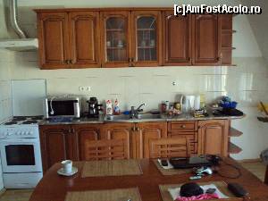 [P23] Unul din punctele forte ale apartamentului a fost bucătăria excelent echipată.  » foto by Carmen Ion
 - 
<span class="allrVoted glyphicon glyphicon-heart hidden" id="av626781"></span>
<a class="m-l-10 hidden" id="sv626781" onclick="voting_Foto_DelVot(,626781,18586)" role="button">șterge vot <span class="glyphicon glyphicon-remove"></span></a>
<a id="v9626781" class=" c-red"  onclick="voting_Foto_SetVot(626781)" role="button"><span class="glyphicon glyphicon-heart-empty"></span> <b>LIKE</b> = Votează poza</a> <img class="hidden"  id="f626781W9" src="/imagini/loader.gif" border="0" /><span class="AjErrMes hidden" id="e626781ErM"></span>