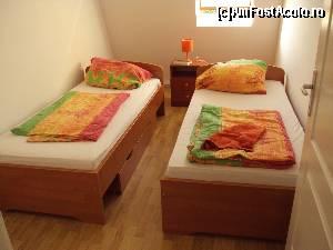 [P26] Al doilea dormitor, cu 'twin beds' dar la fel de sumar mobilat.  » foto by Carmen Ion
 - 
<span class="allrVoted glyphicon glyphicon-heart hidden" id="av626787"></span>
<a class="m-l-10 hidden" id="sv626787" onclick="voting_Foto_DelVot(,626787,18586)" role="button">șterge vot <span class="glyphicon glyphicon-remove"></span></a>
<a id="v9626787" class=" c-red"  onclick="voting_Foto_SetVot(626787)" role="button"><span class="glyphicon glyphicon-heart-empty"></span> <b>LIKE</b> = Votează poza</a> <img class="hidden"  id="f626787W9" src="/imagini/loader.gif" border="0" /><span class="AjErrMes hidden" id="e626787ErM"></span>