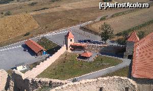 [P14] Cetatea de Jos şi Fântâna, văzute de la Cetatea de Sus. Cetatea Rupea, jud. Braşov.  » foto by traian.leuca †
 - 
<span class="allrVoted glyphicon glyphicon-heart hidden" id="av507742"></span>
<a class="m-l-10 hidden" id="sv507742" onclick="voting_Foto_DelVot(,507742,18593)" role="button">șterge vot <span class="glyphicon glyphicon-remove"></span></a>
<a id="v9507742" class=" c-red"  onclick="voting_Foto_SetVot(507742)" role="button"><span class="glyphicon glyphicon-heart-empty"></span> <b>LIKE</b> = Votează poza</a> <img class="hidden"  id="f507742W9" src="/imagini/loader.gif" border="0" /><span class="AjErrMes hidden" id="e507742ErM"></span>