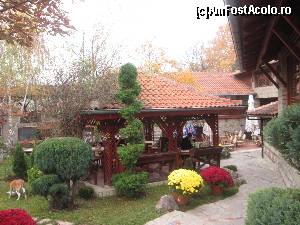 [P04] Hotelul Centar Balasevic Belgrad- Foisorul din gradina restaurantului in care am mancat si noi.  » foto by Floria
 - 
<span class="allrVoted glyphicon glyphicon-heart hidden" id="av627838"></span>
<a class="m-l-10 hidden" id="sv627838" onclick="voting_Foto_DelVot(,627838,18602)" role="button">șterge vot <span class="glyphicon glyphicon-remove"></span></a>
<a id="v9627838" class=" c-red"  onclick="voting_Foto_SetVot(627838)" role="button"><span class="glyphicon glyphicon-heart-empty"></span> <b>LIKE</b> = Votează poza</a> <img class="hidden"  id="f627838W9" src="/imagini/loader.gif" border="0" /><span class="AjErrMes hidden" id="e627838ErM"></span>