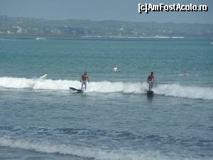 [P22] Surfing in Kuta » foto by corina pavel
 - 
<span class="allrVoted glyphicon glyphicon-heart hidden" id="av628424"></span>
<a class="m-l-10 hidden" id="sv628424" onclick="voting_Foto_DelVot(,628424,18611)" role="button">șterge vot <span class="glyphicon glyphicon-remove"></span></a>
<a id="v9628424" class=" c-red"  onclick="voting_Foto_SetVot(628424)" role="button"><span class="glyphicon glyphicon-heart-empty"></span> <b>LIKE</b> = Votează poza</a> <img class="hidden"  id="f628424W9" src="/imagini/loader.gif" border="0" /><span class="AjErrMes hidden" id="e628424ErM"></span>