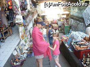 [P05] Pe urmele Juliei Roberts in piata din Ubud » foto by tonyec
 - 
<span class="allrVoted glyphicon glyphicon-heart hidden" id="av698577"></span>
<a class="m-l-10 hidden" id="sv698577" onclick="voting_Foto_DelVot(,698577,18611)" role="button">șterge vot <span class="glyphicon glyphicon-remove"></span></a>
<a id="v9698577" class=" c-red"  onclick="voting_Foto_SetVot(698577)" role="button"><span class="glyphicon glyphicon-heart-empty"></span> <b>LIKE</b> = Votează poza</a> <img class="hidden"  id="f698577W9" src="/imagini/loader.gif" border="0" /><span class="AjErrMes hidden" id="e698577ErM"></span>