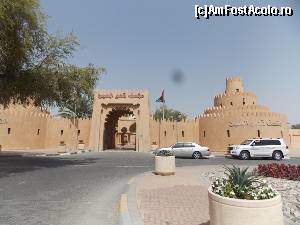 [P40] Al Ain, Muzeul Palatul Şeicului Zayed, Intrare » foto by mprofeanu
 - 
<span class="allrVoted glyphicon glyphicon-heart hidden" id="av630811"></span>
<a class="m-l-10 hidden" id="sv630811" onclick="voting_Foto_DelVot(,630811,18644)" role="button">șterge vot <span class="glyphicon glyphicon-remove"></span></a>
<a id="v9630811" class=" c-red"  onclick="voting_Foto_SetVot(630811)" role="button"><span class="glyphicon glyphicon-heart-empty"></span> <b>LIKE</b> = Votează poza</a> <img class="hidden"  id="f630811W9" src="/imagini/loader.gif" border="0" /><span class="AjErrMes hidden" id="e630811ErM"></span>
