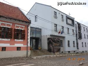[P11] Râşnov - Piaţa Unirii, primăria oraşului.  » foto by iulianic
 - 
<span class="allrVoted glyphicon glyphicon-heart hidden" id="av538684"></span>
<a class="m-l-10 hidden" id="sv538684" onclick="voting_Foto_DelVot(,538684,18661)" role="button">șterge vot <span class="glyphicon glyphicon-remove"></span></a>
<a id="v9538684" class=" c-red"  onclick="voting_Foto_SetVot(538684)" role="button"><span class="glyphicon glyphicon-heart-empty"></span> <b>LIKE</b> = Votează poza</a> <img class="hidden"  id="f538684W9" src="/imagini/loader.gif" border="0" /><span class="AjErrMes hidden" id="e538684ErM"></span>