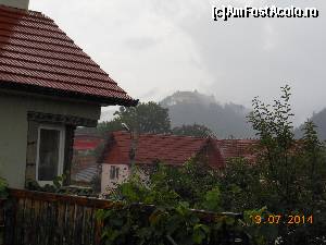 [P31] Râşnov - Cetatea învăluită de nori văzută de la Casa Leah.  » foto by iulianic
 - 
<span class="allrVoted glyphicon glyphicon-heart hidden" id="av538734"></span>
<a class="m-l-10 hidden" id="sv538734" onclick="voting_Foto_DelVot(,538734,18661)" role="button">șterge vot <span class="glyphicon glyphicon-remove"></span></a>
<a id="v9538734" class=" c-red"  onclick="voting_Foto_SetVot(538734)" role="button"><span class="glyphicon glyphicon-heart-empty"></span> <b>LIKE</b> = Votează poza</a> <img class="hidden"  id="f538734W9" src="/imagini/loader.gif" border="0" /><span class="AjErrMes hidden" id="e538734ErM"></span>