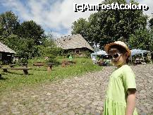 [P11] In planul îndepărtat, Casa Roşu, casă de gospodari înstăriţi din zona de munte (Dorna), datează din sex XIX. » foto by ilincalif*
 - 
<span class="allrVoted glyphicon glyphicon-heart hidden" id="av235263"></span>
<a class="m-l-10 hidden" id="sv235263" onclick="voting_Foto_DelVot(,235263,18664)" role="button">șterge vot <span class="glyphicon glyphicon-remove"></span></a>
<a id="v9235263" class=" c-red"  onclick="voting_Foto_SetVot(235263)" role="button"><span class="glyphicon glyphicon-heart-empty"></span> <b>LIKE</b> = Votează poza</a> <img class="hidden"  id="f235263W9" src="/imagini/loader.gif" border="0" /><span class="AjErrMes hidden" id="e235263ErM"></span>