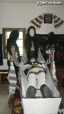 [P04] interior casa Volovat-ritual de inmormantare » foto by cristi82d
 - 
<span class="allrVoted glyphicon glyphicon-heart hidden" id="av143124"></span>
<a class="m-l-10 hidden" id="sv143124" onclick="voting_Foto_DelVot(,143124,18664)" role="button">șterge vot <span class="glyphicon glyphicon-remove"></span></a>
<a id="v9143124" class=" c-red"  onclick="voting_Foto_SetVot(143124)" role="button"><span class="glyphicon glyphicon-heart-empty"></span> <b>LIKE</b> = Votează poza</a> <img class="hidden"  id="f143124W9" src="/imagini/loader.gif" border="0" /><span class="AjErrMes hidden" id="e143124ErM"></span>
