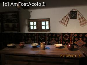 [P33] Masa cu strachini si cani de lut.  » foto by Soso42
 - 
<span class="allrVoted glyphicon glyphicon-heart hidden" id="av844991"></span>
<a class="m-l-10 hidden" id="sv844991" onclick="voting_Foto_DelVot(,844991,18664)" role="button">șterge vot <span class="glyphicon glyphicon-remove"></span></a>
<a id="v9844991" class=" c-red"  onclick="voting_Foto_SetVot(844991)" role="button"><span class="glyphicon glyphicon-heart-empty"></span> <b>LIKE</b> = Votează poza</a> <img class="hidden"  id="f844991W9" src="/imagini/loader.gif" border="0" /><span class="AjErrMes hidden" id="e844991ErM"></span>