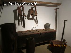 [P35] Camara unde se gaseste lada pentru cereale, joagarul pentru taiat lemne, seile pentru cai, etc.  » foto by Soso42
 - 
<span class="allrVoted glyphicon glyphicon-heart hidden" id="av844993"></span>
<a class="m-l-10 hidden" id="sv844993" onclick="voting_Foto_DelVot(,844993,18664)" role="button">șterge vot <span class="glyphicon glyphicon-remove"></span></a>
<a id="v9844993" class=" c-red"  onclick="voting_Foto_SetVot(844993)" role="button"><span class="glyphicon glyphicon-heart-empty"></span> <b>LIKE</b> = Votează poza</a> <img class="hidden"  id="f844993W9" src="/imagini/loader.gif" border="0" /><span class="AjErrMes hidden" id="e844993ErM"></span>