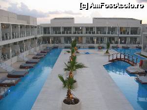 [P01] astea sunt cele patru cladiri cu vedere la piscina interioara dar accesul doar pt cei de la parter... numai » foto by peterr
 - 
<span class="allrVoted glyphicon glyphicon-heart hidden" id="av633152"></span>
<a class="m-l-10 hidden" id="sv633152" onclick="voting_Foto_DelVot(,633152,18693)" role="button">șterge vot <span class="glyphicon glyphicon-remove"></span></a>
<a id="v9633152" class=" c-red"  onclick="voting_Foto_SetVot(633152)" role="button"><span class="glyphicon glyphicon-heart-empty"></span> <b>LIKE</b> = Votează poza</a> <img class="hidden"  id="f633152W9" src="/imagini/loader.gif" border="0" /><span class="AjErrMes hidden" id="e633152ErM"></span>