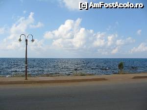 [P03] asta este vederea la mare din curtea hotelului... fara... posibilitate de acces in apa marii... fara plaja... fara...rost...  » foto by peterr
 - 
<span class="allrVoted glyphicon glyphicon-heart hidden" id="av633154"></span>
<a class="m-l-10 hidden" id="sv633154" onclick="voting_Foto_DelVot(,633154,18693)" role="button">șterge vot <span class="glyphicon glyphicon-remove"></span></a>
<a id="v9633154" class=" c-red"  onclick="voting_Foto_SetVot(633154)" role="button"><span class="glyphicon glyphicon-heart-empty"></span> <b>LIKE</b> = Votează poza</a> <img class="hidden"  id="f633154W9" src="/imagini/loader.gif" border="0" /><span class="AjErrMes hidden" id="e633154ErM"></span>