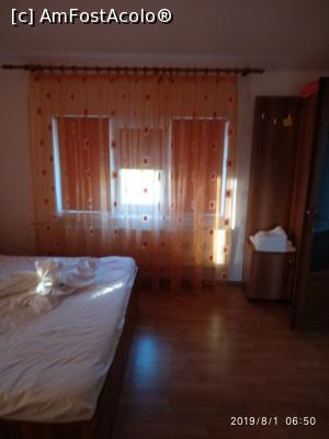 [P07] camera 4 persoane cu 2 paturi duble (cu balcon e unica)  » foto by viorelgeorgescu
 - 
<span class="allrVoted glyphicon glyphicon-heart hidden" id="av1092999"></span>
<a class="m-l-10 hidden" id="sv1092999" onclick="voting_Foto_DelVot(,1092999,18715)" role="button">șterge vot <span class="glyphicon glyphicon-remove"></span></a>
<a id="v91092999" class=" c-red"  onclick="voting_Foto_SetVot(1092999)" role="button"><span class="glyphicon glyphicon-heart-empty"></span> <b>LIKE</b> = Votează poza</a> <img class="hidden"  id="f1092999W9" src="/imagini/loader.gif" border="0" /><span class="AjErrMes hidden" id="e1092999ErM"></span>