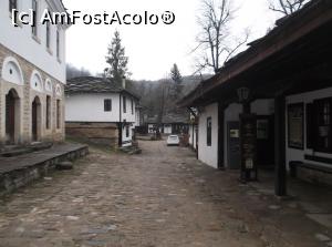 [P01] Abia am intrat in sat. Pe stanga punctul info iar dupa masina din fata am facut la stanga peste un pod catre casa noastra. Acesta este si centrul satului.  » foto by Aurici
 - 
<span class="allrVoted glyphicon glyphicon-heart hidden" id="av842739"></span>
<a class="m-l-10 hidden" id="sv842739" onclick="voting_Foto_DelVot(,842739,18721)" role="button">șterge vot <span class="glyphicon glyphicon-remove"></span></a>
<a id="v9842739" class=" c-red"  onclick="voting_Foto_SetVot(842739)" role="button"><span class="glyphicon glyphicon-heart-empty"></span> <b>LIKE</b> = Votează poza</a> <img class="hidden"  id="f842739W9" src="/imagini/loader.gif" border="0" /><span class="AjErrMes hidden" id="e842739ErM"></span>