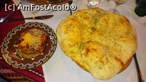 [P25] Branza mea prajita si garlic bread ca o gogoasa.  » foto by Aurici
 - 
<span class="allrVoted glyphicon glyphicon-heart hidden" id="av842763"></span>
<a class="m-l-10 hidden" id="sv842763" onclick="voting_Foto_DelVot(,842763,18721)" role="button">șterge vot <span class="glyphicon glyphicon-remove"></span></a>
<a id="v9842763" class=" c-red"  onclick="voting_Foto_SetVot(842763)" role="button"><span class="glyphicon glyphicon-heart-empty"></span> <b>LIKE</b> = Votează poza</a> <img class="hidden"  id="f842763W9" src="/imagini/loader.gif" border="0" /><span class="AjErrMes hidden" id="e842763ErM"></span>