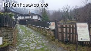 [P04] Una dintre cele doua intrari de la Strannopriemnica. Cealalta era cativa metri mai incolo, unde este si parcarea.  » foto by Aurici
 - 
<span class="allrVoted glyphicon glyphicon-heart hidden" id="av842742"></span>
<a class="m-l-10 hidden" id="sv842742" onclick="voting_Foto_DelVot(,842742,18721)" role="button">șterge vot <span class="glyphicon glyphicon-remove"></span></a>
<a id="v9842742" class=" c-red"  onclick="voting_Foto_SetVot(842742)" role="button"><span class="glyphicon glyphicon-heart-empty"></span> <b>LIKE</b> = Votează poza</a> <img class="hidden"  id="f842742W9" src="/imagini/loader.gif" border="0" /><span class="AjErrMes hidden" id="e842742ErM"></span>