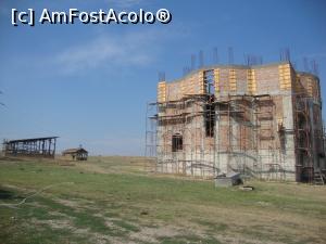 [P23] În curtea mănăstirii Halmyris se află în construcție o biserică de mari dimensiuni.  » foto by Floryn81
 - 
<span class="allrVoted glyphicon glyphicon-heart hidden" id="av811950"></span>
<a class="m-l-10 hidden" id="sv811950" onclick="voting_Foto_DelVot(,811950,18727)" role="button">șterge vot <span class="glyphicon glyphicon-remove"></span></a>
<a id="v9811950" class=" c-red"  onclick="voting_Foto_SetVot(811950)" role="button"><span class="glyphicon glyphicon-heart-empty"></span> <b>LIKE</b> = Votează poza</a> <img class="hidden"  id="f811950W9" src="/imagini/loader.gif" border="0" /><span class="AjErrMes hidden" id="e811950ErM"></span>