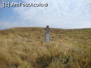 [P31] Un monument ridicat în apropierea sitului arheologic cetatea Halmyris amintește că în acel loc au suferit o moarte martirică preotul Epictet și monahul Astion.  » foto by Floryn81
 - 
<span class="allrVoted glyphicon glyphicon-heart hidden" id="av811961"></span>
<a class="m-l-10 hidden" id="sv811961" onclick="voting_Foto_DelVot(,811961,18727)" role="button">șterge vot <span class="glyphicon glyphicon-remove"></span></a>
<a id="v9811961" class=" c-red"  onclick="voting_Foto_SetVot(811961)" role="button"><span class="glyphicon glyphicon-heart-empty"></span> <b>LIKE</b> = Votează poza</a> <img class="hidden"  id="f811961W9" src="/imagini/loader.gif" border="0" /><span class="AjErrMes hidden" id="e811961ErM"></span>