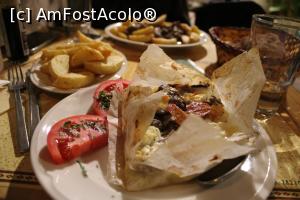 [P13] Chania, Restaurant To Xani, Meniul nostru, se vede și garnitura de cartofi ce a însoțit Kleftico » foto by mprofeanu
 - 
<span class="allrVoted glyphicon glyphicon-heart hidden" id="av1265892"></span>
<a class="m-l-10 hidden" id="sv1265892" onclick="voting_Foto_DelVot(,1265892,18732)" role="button">șterge vot <span class="glyphicon glyphicon-remove"></span></a>
<a id="v91265892" class=" c-red"  onclick="voting_Foto_SetVot(1265892)" role="button"><span class="glyphicon glyphicon-heart-empty"></span> <b>LIKE</b> = Votează poza</a> <img class="hidden"  id="f1265892W9" src="/imagini/loader.gif" border="0" /><span class="AjErrMes hidden" id="e1265892ErM"></span>
