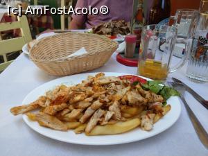 [P12] O Kostas, gyrosul de pui, al meu. » foto by maryka
 - 
<span class="allrVoted glyphicon glyphicon-heart hidden" id="av1201599"></span>
<a class="m-l-10 hidden" id="sv1201599" onclick="voting_Foto_DelVot(,1201599,18732)" role="button">șterge vot <span class="glyphicon glyphicon-remove"></span></a>
<a id="v91201599" class=" c-red"  onclick="voting_Foto_SetVot(1201599)" role="button"><span class="glyphicon glyphicon-heart-empty"></span> <b>LIKE</b> = Votează poza</a> <img class="hidden"  id="f1201599W9" src="/imagini/loader.gif" border="0" /><span class="AjErrMes hidden" id="e1201599ErM"></span>