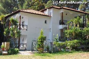 [P12] A doua cladire a hotelului, cea din spate. 
Si cladirea principala si cea secundara au fost renovate interior-exterior. La cea principala in plus au fost renovate full toate camerele iar la cea secundara doar baile mai necesitau renovare.  » foto by Catzus
 - 
<span class="allrVoted glyphicon glyphicon-heart hidden" id="av636035"></span>
<a class="m-l-10 hidden" id="sv636035" onclick="voting_Foto_DelVot(,636035,18747)" role="button">șterge vot <span class="glyphicon glyphicon-remove"></span></a>
<a id="v9636035" class=" c-red"  onclick="voting_Foto_SetVot(636035)" role="button"><span class="glyphicon glyphicon-heart-empty"></span> <b>LIKE</b> = Votează poza</a> <img class="hidden"  id="f636035W9" src="/imagini/loader.gif" border="0" /><span class="AjErrMes hidden" id="e636035ErM"></span>