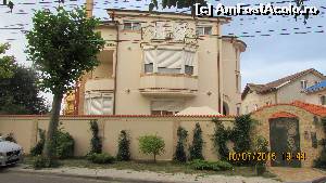 [P01] Villa Ronda, în spatele frumoasei porţi din fier forjat » foto by crismis
 - 
<span class="allrVoted glyphicon glyphicon-heart hidden" id="av638724"></span>
<a class="m-l-10 hidden" id="sv638724" onclick="voting_Foto_DelVot(,638724,18792)" role="button">șterge vot <span class="glyphicon glyphicon-remove"></span></a>
<a id="v9638724" class=" c-red"  onclick="voting_Foto_SetVot(638724)" role="button"><span class="glyphicon glyphicon-heart-empty"></span> <b>LIKE</b> = Votează poza</a> <img class="hidden"  id="f638724W9" src="/imagini/loader.gif" border="0" /><span class="AjErrMes hidden" id="e638724ErM"></span>