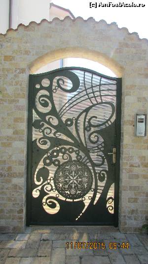 [P03] Dincolo de această frumoasă poartă, este Villa Ronda » foto by crismis
 - 
<span class="allrVoted glyphicon glyphicon-heart hidden" id="av638726"></span>
<a class="m-l-10 hidden" id="sv638726" onclick="voting_Foto_DelVot(,638726,18792)" role="button">șterge vot <span class="glyphicon glyphicon-remove"></span></a>
<a id="v9638726" class=" c-red"  onclick="voting_Foto_SetVot(638726)" role="button"><span class="glyphicon glyphicon-heart-empty"></span> <b>LIKE</b> = Votează poza</a> <img class="hidden"  id="f638726W9" src="/imagini/loader.gif" border="0" /><span class="AjErrMes hidden" id="e638726ErM"></span>