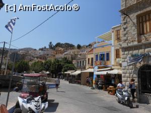 [P18] Pe mare, la Symi - În centrul orașului.  » foto by iulianic
 - 
<span class="allrVoted glyphicon glyphicon-heart hidden" id="av1020838"></span>
<a class="m-l-10 hidden" id="sv1020838" onclick="voting_Foto_DelVot(,1020838,18817)" role="button">șterge vot <span class="glyphicon glyphicon-remove"></span></a>
<a id="v91020838" class=" c-red"  onclick="voting_Foto_SetVot(1020838)" role="button"><span class="glyphicon glyphicon-heart-empty"></span> <b>LIKE</b> = Votează poza</a> <img class="hidden"  id="f1020838W9" src="/imagini/loader.gif" border="0" /><span class="AjErrMes hidden" id="e1020838ErM"></span>