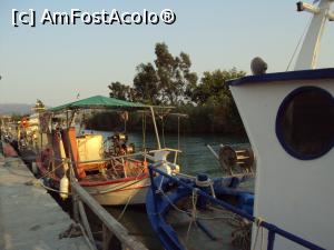 [P19] Ambarcațiuni pe râul Acheron.  » foto by Carmen Ion
 - 
<span class="allrVoted glyphicon glyphicon-heart hidden" id="av910976"></span>
<a class="m-l-10 hidden" id="sv910976" onclick="voting_Foto_DelVot(,910976,18822)" role="button">șterge vot <span class="glyphicon glyphicon-remove"></span></a>
<a id="v9910976" class=" c-red"  onclick="voting_Foto_SetVot(910976)" role="button"><span class="glyphicon glyphicon-heart-empty"></span> <b>LIKE</b> = Votează poza</a> <img class="hidden"  id="f910976W9" src="/imagini/loader.gif" border="0" /><span class="AjErrMes hidden" id="e910976ErM"></span>