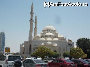 [P44] Sharjah, Moscheea Al Noor, se vad o parte din cele 34 de cupole, cateva semicupole si cupola centrala ce-i impodobesc acoperisul » foto by mprofeanu
 - 
<span class="allrVoted glyphicon glyphicon-heart hidden" id="av640229"></span>
<a class="m-l-10 hidden" id="sv640229" onclick="voting_Foto_DelVot(,640229,18827)" role="button">șterge vot <span class="glyphicon glyphicon-remove"></span></a>
<a id="v9640229" class=" c-red"  onclick="voting_Foto_SetVot(640229)" role="button"><span class="glyphicon glyphicon-heart-empty"></span> <b>LIKE</b> = Votează poza</a> <img class="hidden"  id="f640229W9" src="/imagini/loader.gif" border="0" /><span class="AjErrMes hidden" id="e640229ErM"></span>